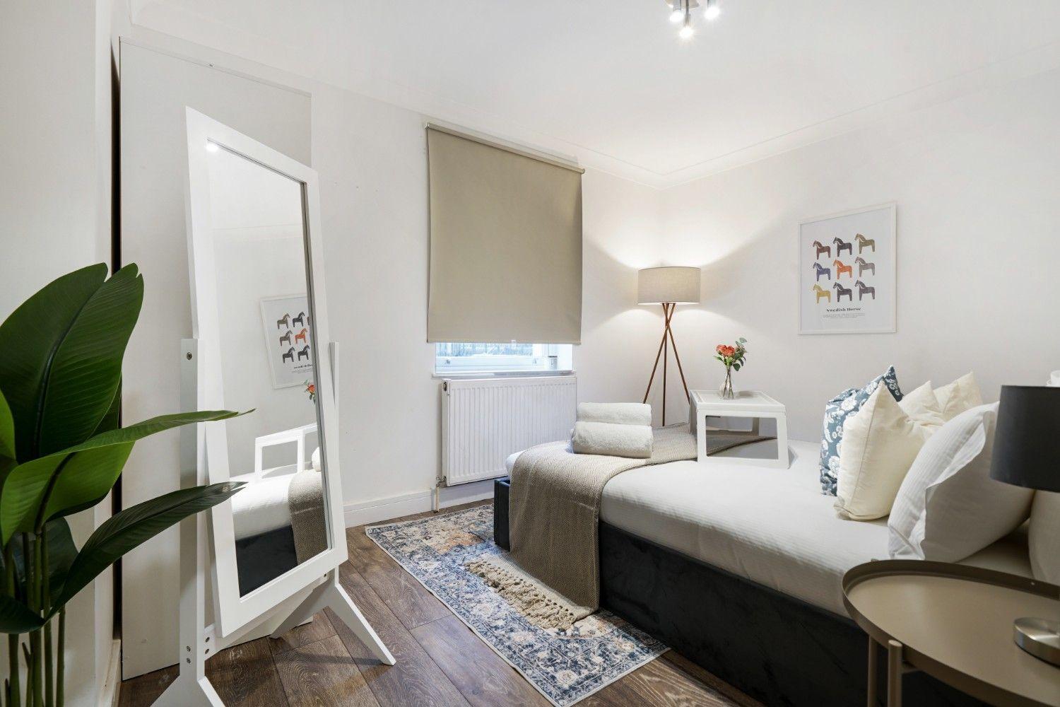 Affordable Studio, 1, 2 And 3 Bed In E14 * Londra