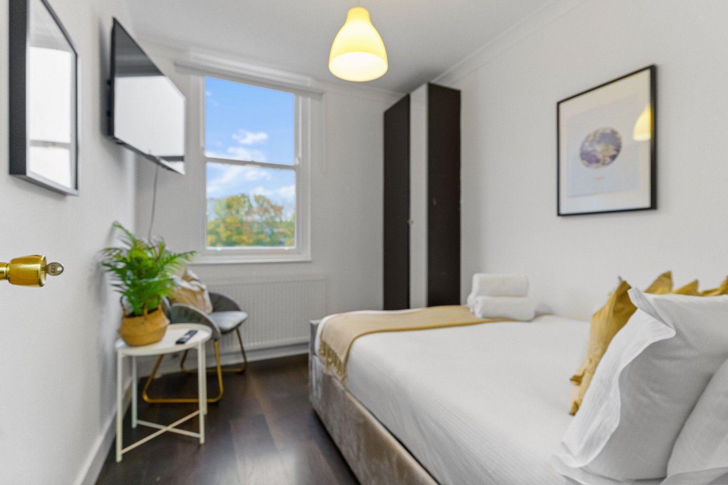 Affordable Studio, 1, 2 And 3 Bed In E14 * Londra