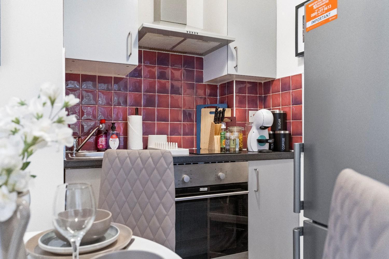 Affordable Studio, 1, 2 And 3 Bed In E14 * Londra