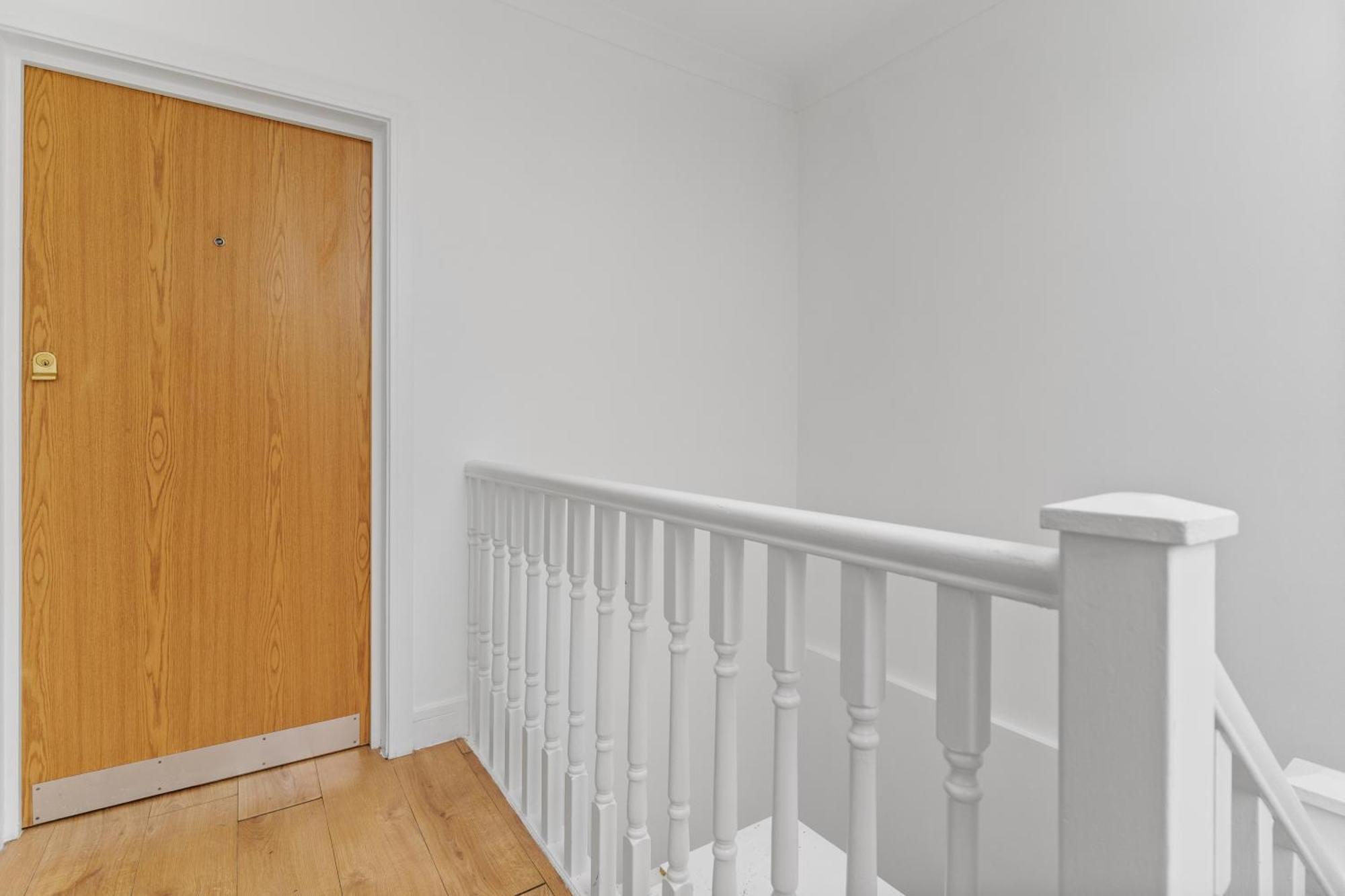 Affordable Studio, 1, 2 And 3 Bed In E14 * Londra